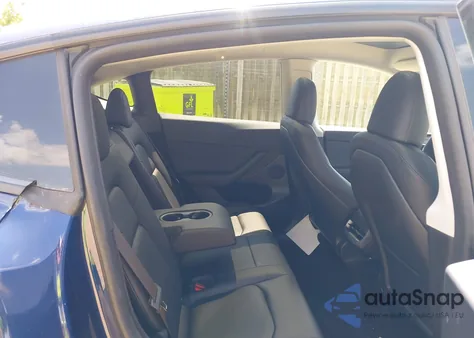 2023 Tesla Model Y Awd/Long Range Dual Motor All-Wheel Drive z USA, uszkodzony, nr VIN 7SAYGDEE6PF851180